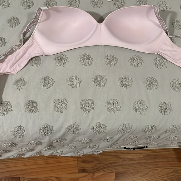 Victoria’s Secret Wireless Bling Strap Bra - Picture 3 of 4